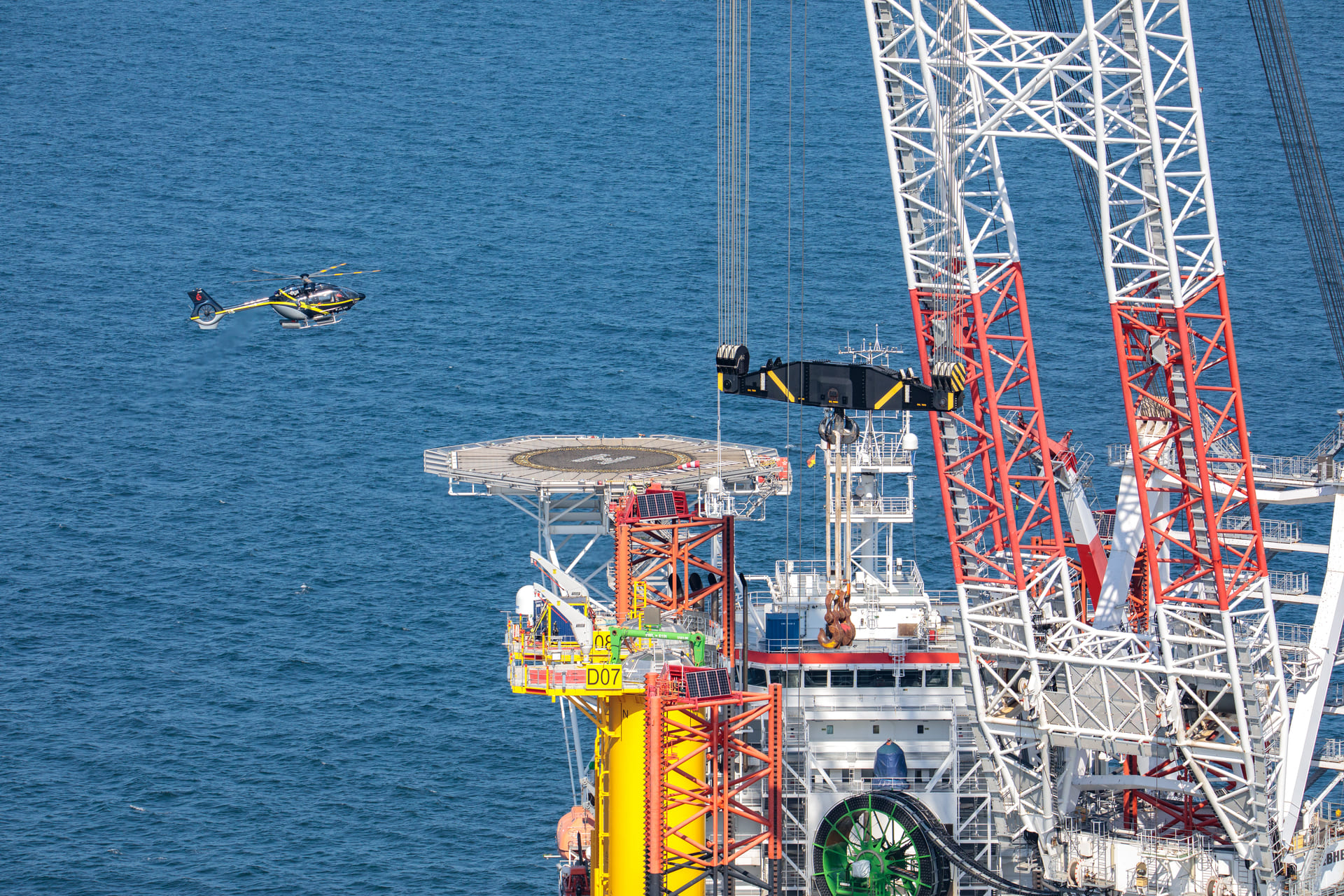 airtelis-connect Hélicoptère en intervention sur plateforme offshore